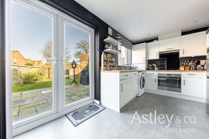 kitchen- click for photo gallery